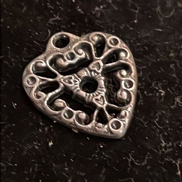 Vintage-1970s-0.75” silver tone scroll work heart charm/pendant with jump hoop - Picture 5 of 11